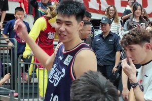 争气了！徐昕对面旧东家豪取两双 球迷给足力量！相关视频